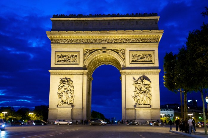 De triomphe paris landmark crossword